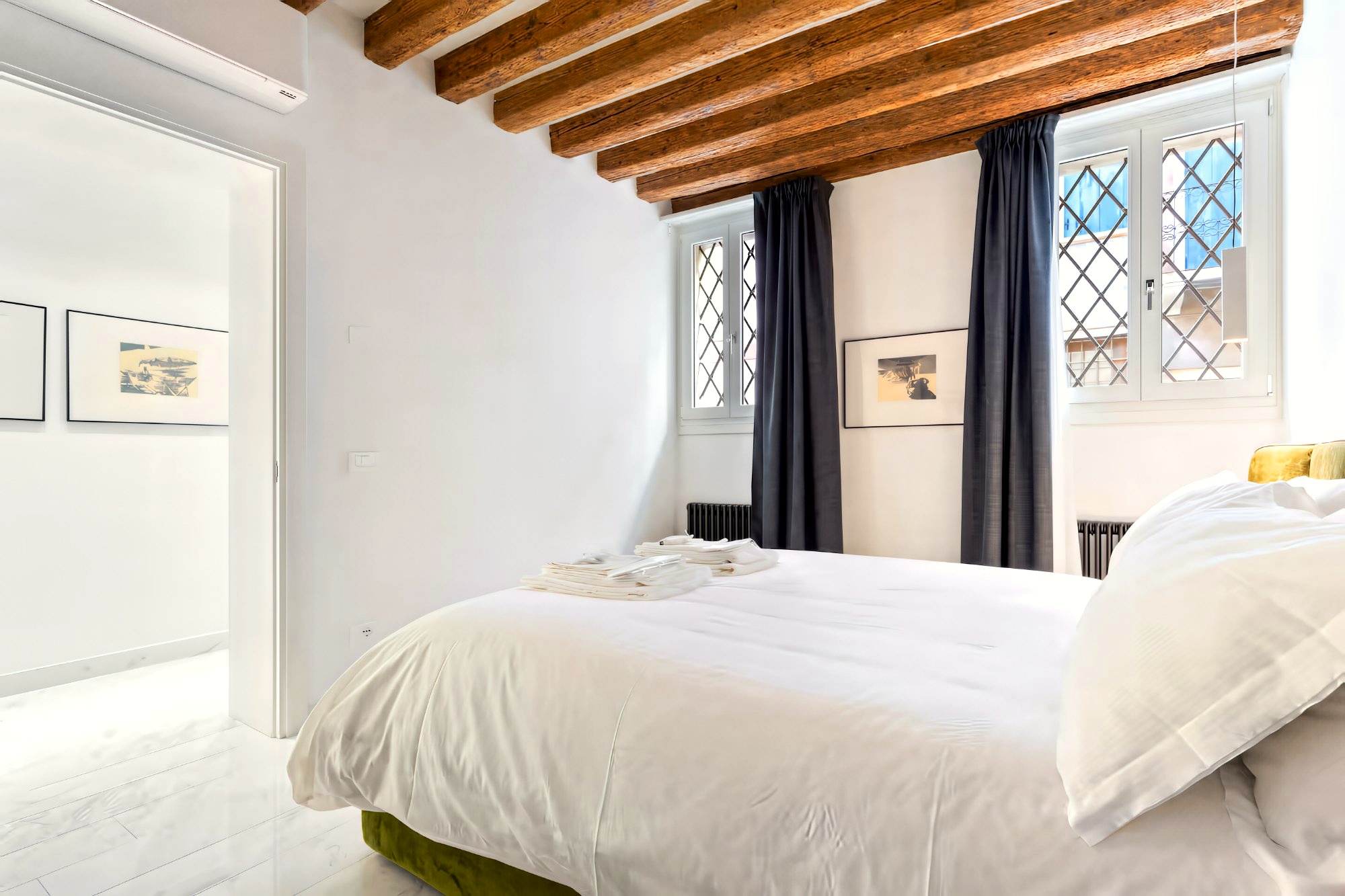 Dimora San Lorenzo master bedroom main